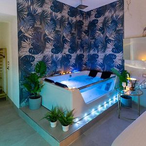 Mazzini Luxury Jacuzzy Suite Catania